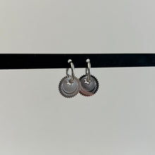 Afbeelding in Gallery-weergave laden, Moon and Star Earrings Zilver
