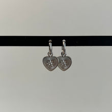 Afbeelding in Gallery-weergave laden, Shiny Heart Earrings Zilver
